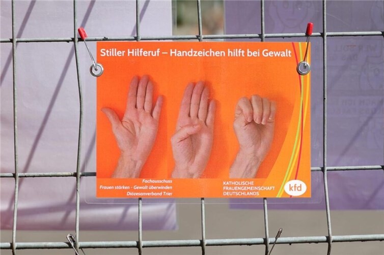 Internationales Hilfezeichen bei Gewalt