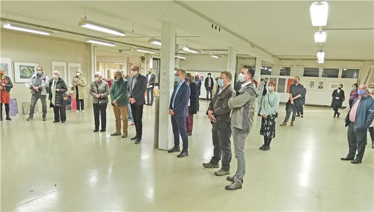 Interne Vernissage mit viel Coronaabstand. Foto: BL