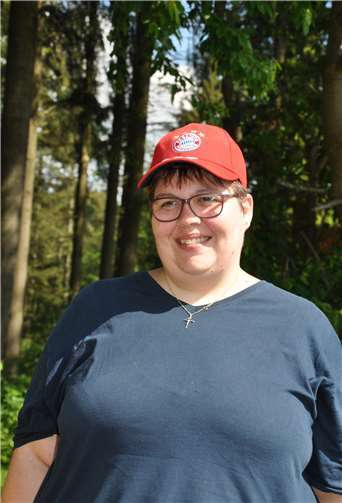 Iris Giffeler kommt auf der langen Wanderstrecke bestens zurecht. Sie ist sportlich sehr aktiv und ein Fan von Bayern-Profi Thomas Müller.