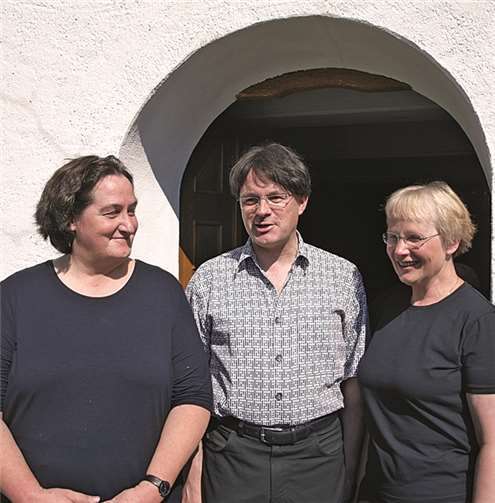 Zilles-Kapelle als Konzerthaus genutzt Iris Neukam, Sven Scheuren und Brigitte Bauer musizierten in der Treiser Zilles-Kapelle für die Restaurierung der Stumm-Orgel.MT