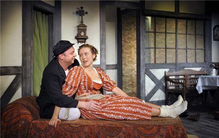 Irma und der Kooperator Vinzenz sind sich näher gekommen.