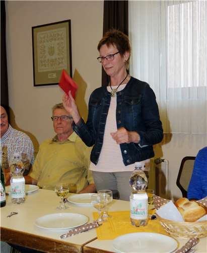 Irmgard Israel verabschiedet sich vom Chor. Udo Bisping