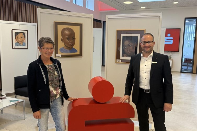Irmtraud Gödtel und René Runkler, Leiter des BeratungsCenters Ahrweiler