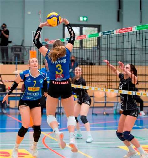 Isabelle Marciniak und Rachel Anderson geben dem Block der Dingos Rätsel auf. Fotos Eckhard Schwabe