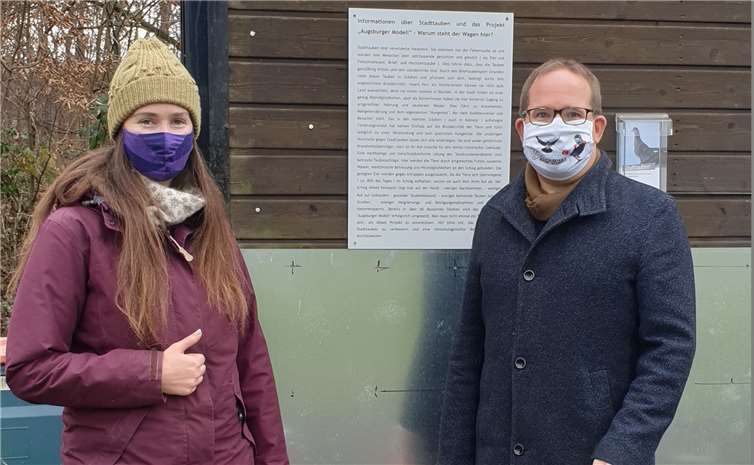 Isabelle Winkler und Holger Wolf am Neuwieder Taubenwagen. Foto: privat