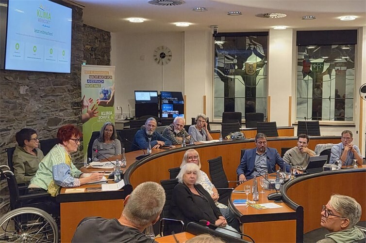 Ise Thomas, Klina-Werkstatt, präsentiert die Aktion und den geplanten Ablauf der Challenge