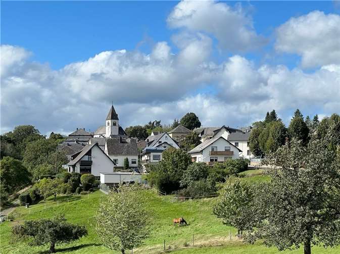 Ist-Zustand mit der Kirche in Kirchwald..  Foto: Gaby Hilger