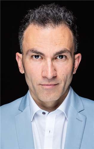 „Kultur muss politischer werden“ Ist bei der 26. Westerwälder Kabarettnacht im März dabei: Kabarettist Fatih Cevikkollu. Foto: Stefan Mager