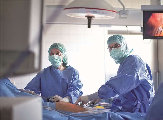 Ist es zu einem Leistenbruch gekommen, empfehlen Experten in fast allen Fällen eine Operation. Es gibt unterschiedliche Verfahren, die für Patienten infrage kommen.Ute Grabowsky