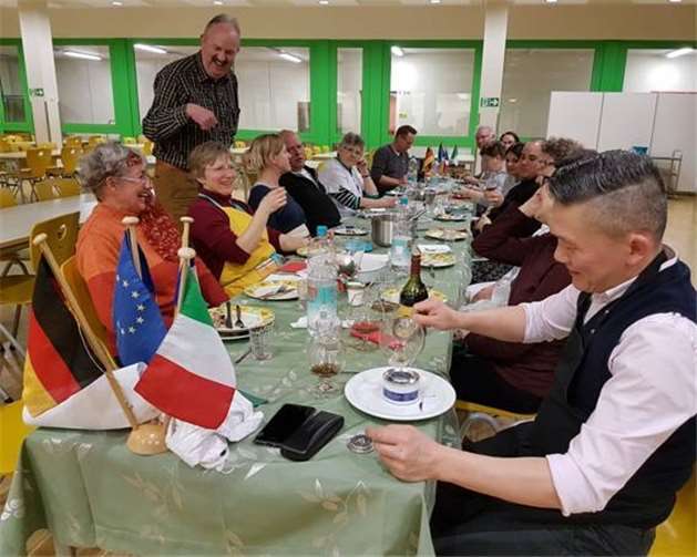 Italienisch Kochen mit dem Partnerschaftsverein Wachtberg: Am Ende wird gemeinsam getafelt. privat
