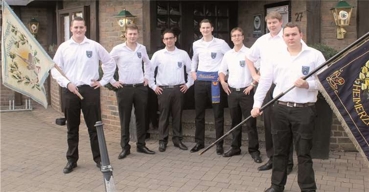 JGV-Vorstand vor dem Stammquartier Klosterstuben: Maik Sevenich, Tobias Illgner, Jens Euskirchen, Christian Euskirchen, Daniel-Jakob Rupperath, Tobias Leuning, Arne ter Schmitten. privat