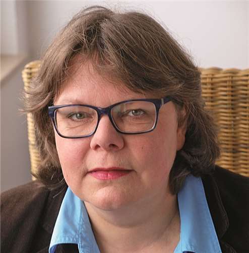 Dr. Erika Sirsch ist Professorin für Akutpflege JProf. Dr. Erika Sirsch, Lehrstuhl für Akutpflege an der Philosophisch-Theologischen Hochschule Vallendar.privat