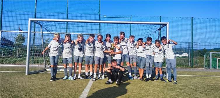 JSG Nickenich bejubelt den zweiten Platz beim Vito-Cup. Foto: Sarah Stein - Arenz