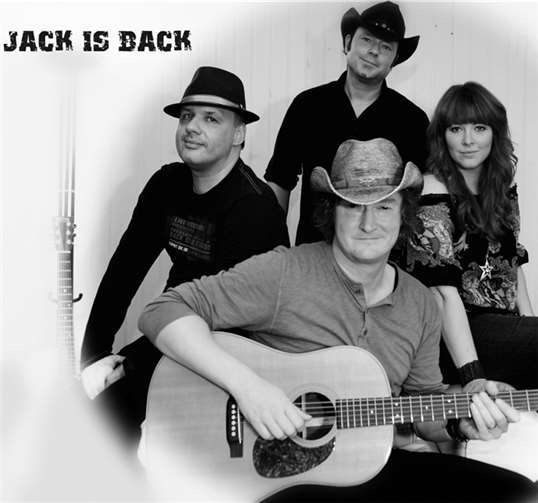 „Jack is Back“ begeistert mit einer Mischung von Eigenkompositionen und Coversongs. privat