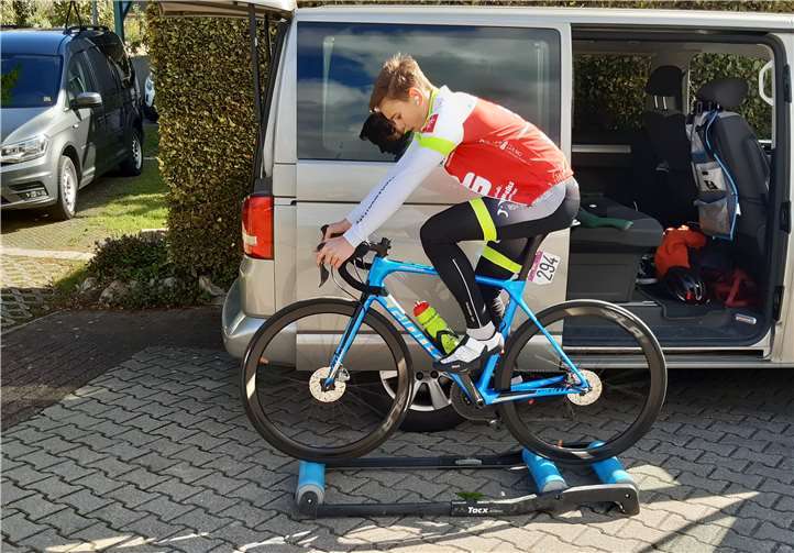 Jacob Heß bei den Vorbereitungen auf ein Rennen. Foto: Kai Heß