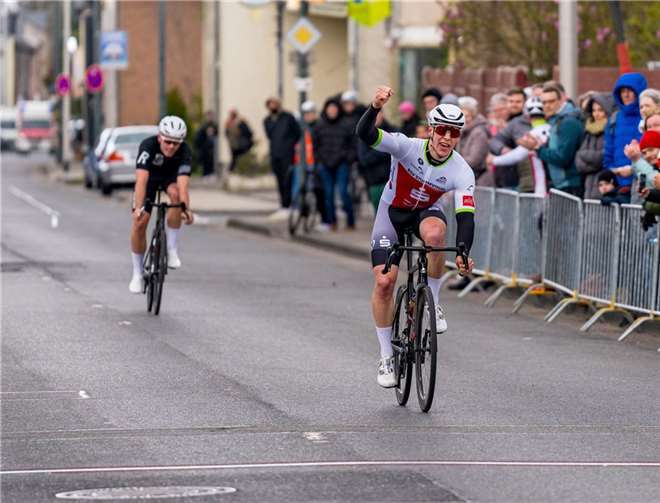 Jacob Heß im Ziel.  Foto: Holger’s Radsport-Fotos