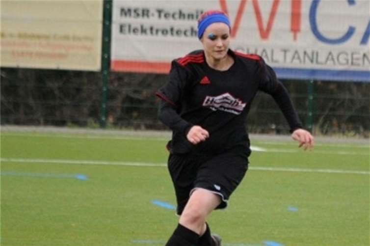 Jacqueline Lorenz am Ball.Privat