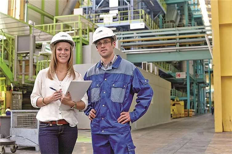 Jacqueline Ochtendung, 24-jährige Bürokauffrau und der gleichaltrige Industriemechaniker Markus Lay gehören zu Deutschlands besten Azubis. privat