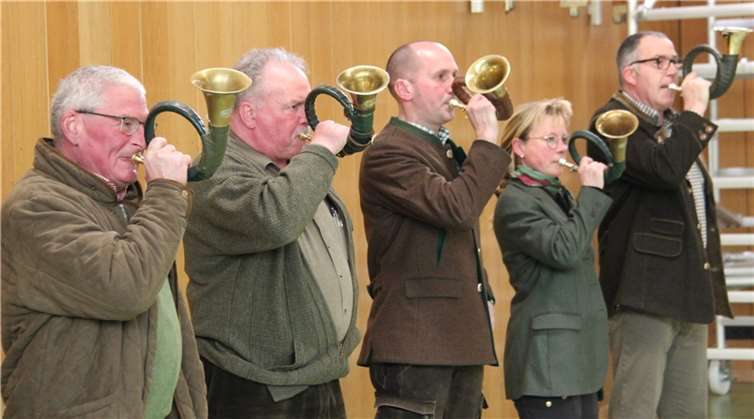 Jagdhornsignale umrahmten die Versammlung in Kempenich.