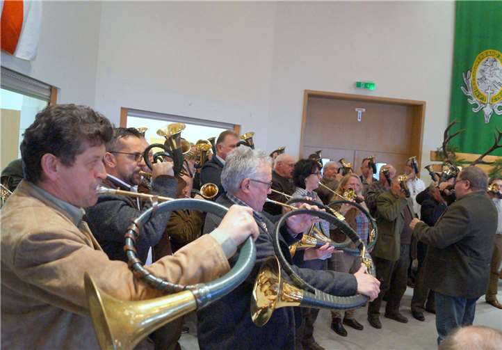 Jagdsignale eröffneten und beschlossen die Jahreshauptversammlung der Kreisjäger im Faider Gemeindehaus.TT