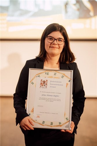 Jahrgangsbeste Handelsfachwirtin Gina Hanna Rüffer gestiftet von Red Bull Deutschland.