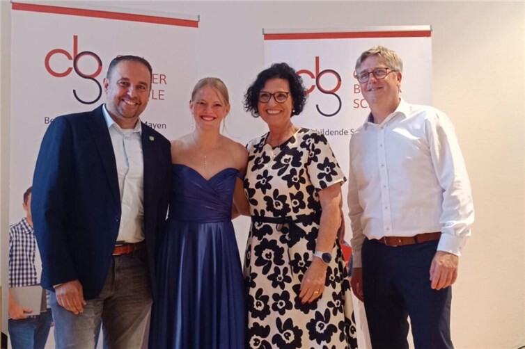Jahrgangsbeste Riana Schwarzer bei der Bestenehrung