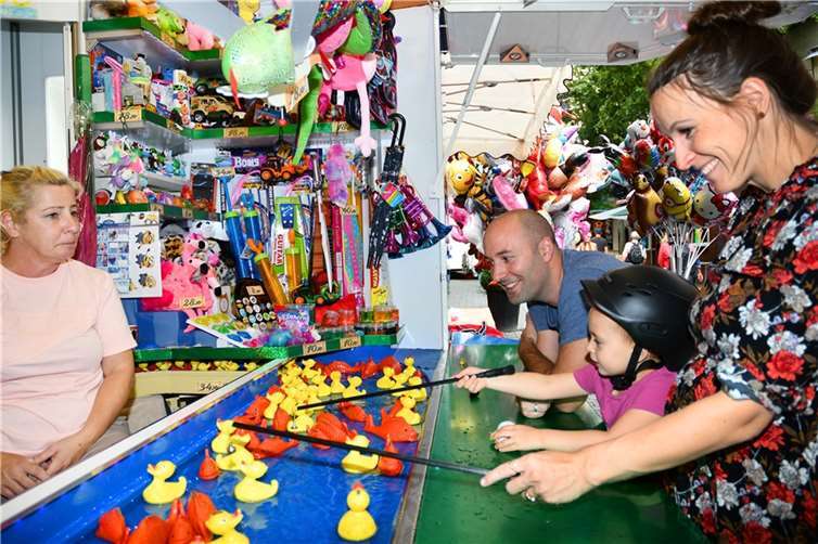 Jahrmarktvergnügen wie anno dazumal: Nach Enten haben vielleicht schon die Urgroßeltern mancher der heutigen Kirmesbesucher geangelt.