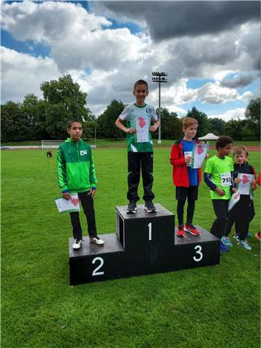 Jakob Fiehler bei seiner Siegerehrung über 50 Meter. Quelle: MSV