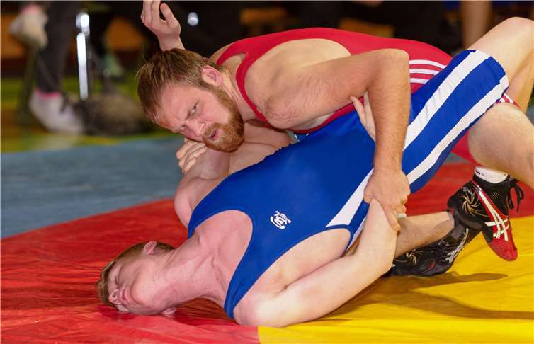 Jakob Hergenröther (Rotes Trikot) von der WKG Metternich/Rübenach/Boden trat im Freistilkampf gegen Finn Kischnick an. Markus Hartenfels