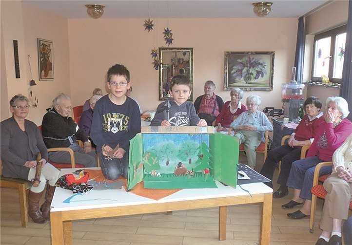 Jakob Kossmann und Felix Frorath hatten ihre eigene, eigens angefertigte Bühne für ihren Auftritt mitgebracht. STUKO