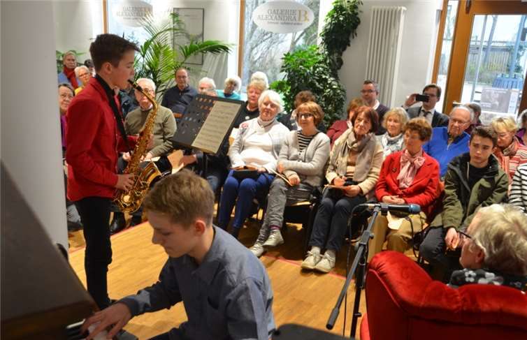 Jakobus Solibieda (Saxofon) und Malte Ißler (klavier) spielen die Petite Suite von Jérôme Naulais.Fotos: privat