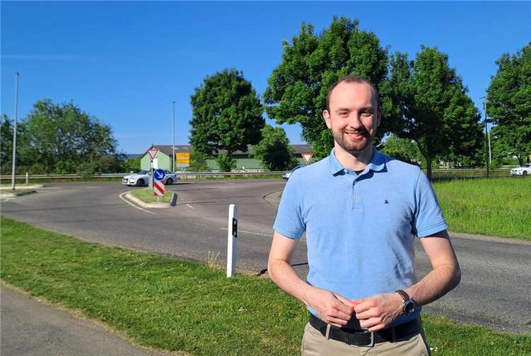 Jan Badinsky freut sich über die Entschärfung des Unfallschwerpunktes.  Foto: Svenja Budde