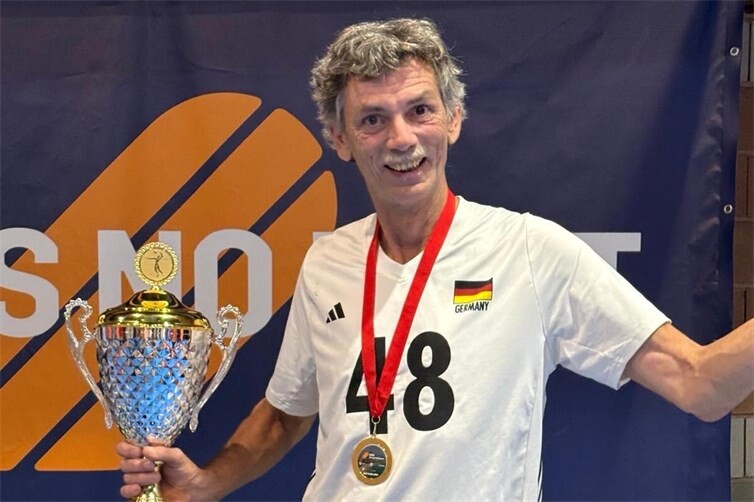 Jan Böhmer ist Europa- und Weltmeister Volleyball 65+