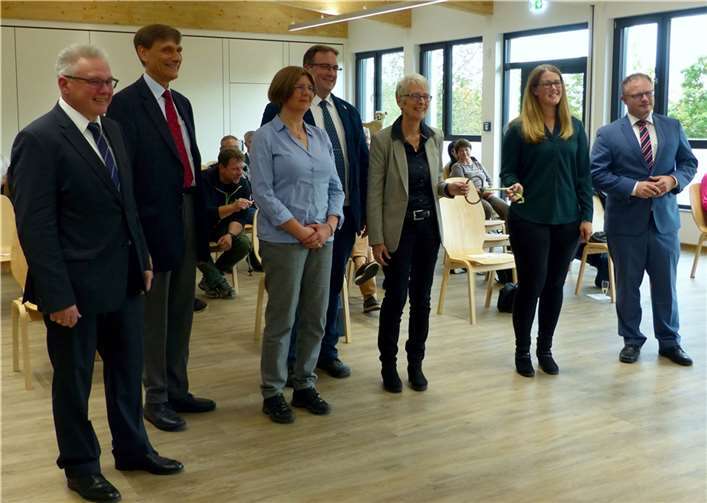 Jan Einig, Oberbürgermeister der Stadt Neuwied und Vorsitzender des Fördervereins Zoo Neuwied e.V. nahm an der Eröffnung teil, außerdem waren Mitglieder der Zooleitung sowie Vertreter der Else Schütz Stiftung und des Architekturbüros JKL anwesend.Fotos: Zooschule