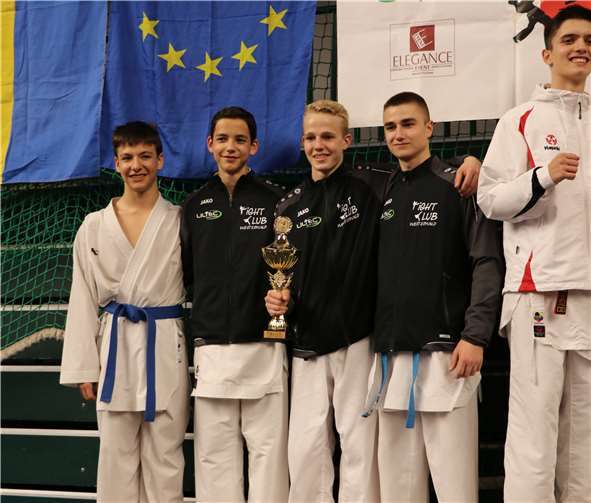 Jan Eul mit seinen Teamkollegen (Schäfer, Thran, Walger (v.l.)) bei der Siegerehrung.Fotos: privat