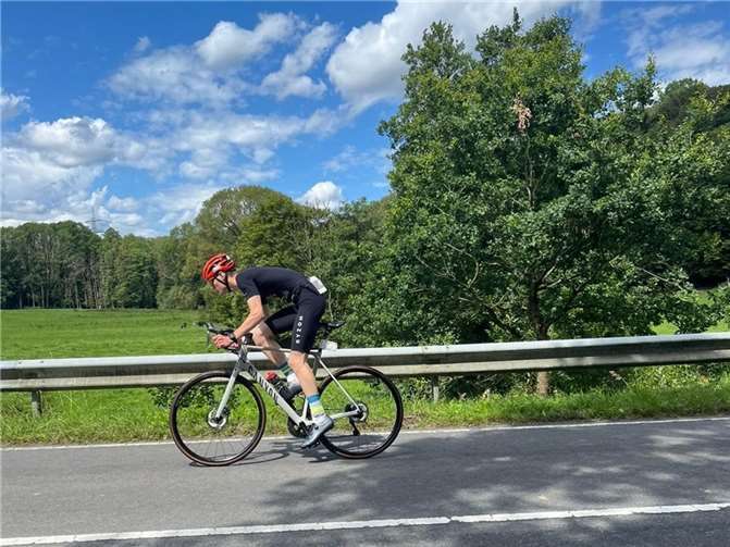 Jan Klapperich bei der Disziplin 20 km Radfahren.  Fotos: J. Klapperich