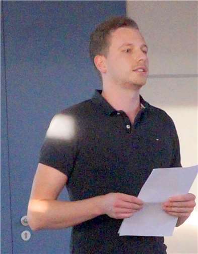 Jan Lampen von der Bauabteilung der VG gab Informationen über gesetzliche Vorgaben und Bestimmungen bei Sanierungsmaßnahmen.