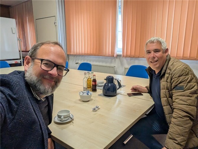 Jan Petry und Ralf Winn im Austausch.  Foto: privat