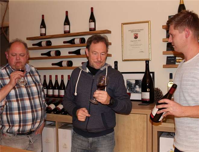 Jan Riske (re.) mit zwei Fachkunden aus dem belgischen Sint Niklaas und Brüssel.