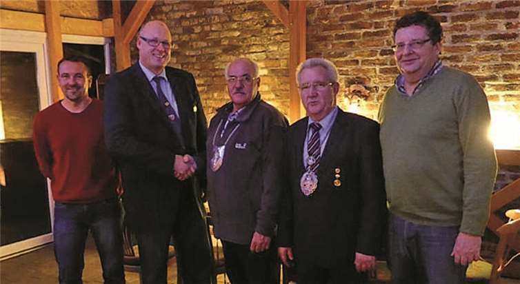 Jan Schmidt, Beisitzer; Heinz Kelter, langjähriger Fähnrich und Zugführer; Bert Großgart, künftiger Fähnrich; Edgar Flohe, amtierender Bürgerschützenkönig und Ulrich Stieber, Schriftführer bei der Mitgliederversammlung der St. Sebastianus-Bürger-Schützengesellschaft. Norbert Natschke