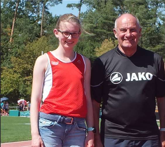 Jana Krämer mit Trainer W. Wirth (bei den Süddeutschen Meisterschaften in Walldorf). privat