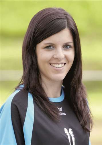 Janina Nett lieferte sich über weite Strecken ein packendes Duell mit Stürmerin Lisa Mitscherling. privat