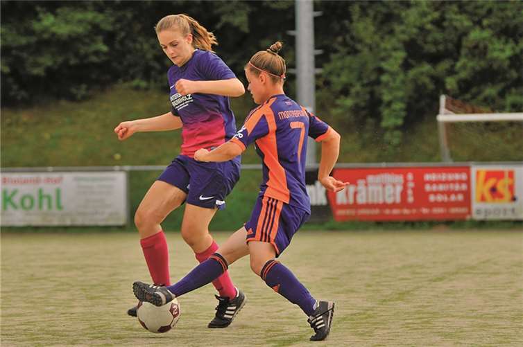 Janina im Zweikampf gegen Montabaur.Karlheinz Weidung