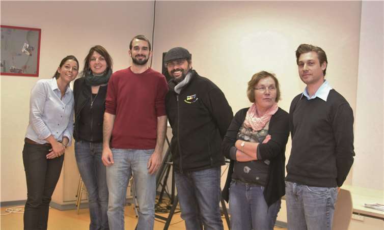 Janine Schäfer, pädagogische Leiterin im Haus der Familie-Andernach, mit einigen Mitgliedern des „High 5“ Teams. Georg Schuch