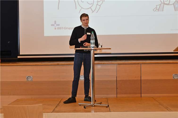 Jannik Junglas stellte den Teilnehmenden die Arbeit des PIKSL-Labors in Andernach vor.