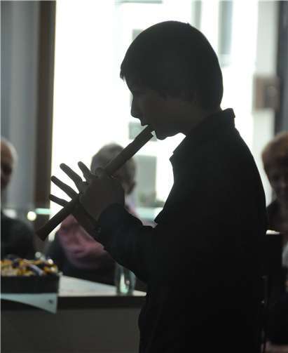 Jannik Nagel einer der hochtalentierten Nachwuchskünstler der Musikschuel Voreifel beherrscht virtuos mehrere Blasinstrumente. Foto: privat