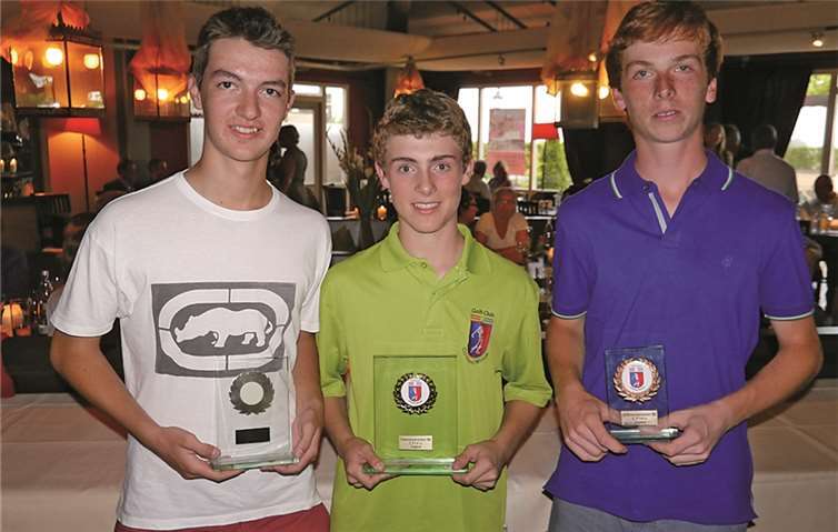 Jannik Oster (Mitte) sicherte sich erstmals den Jugend-Clubmeistertitel vor Niclas Moser (links) und Maximilian Friderichs.privat