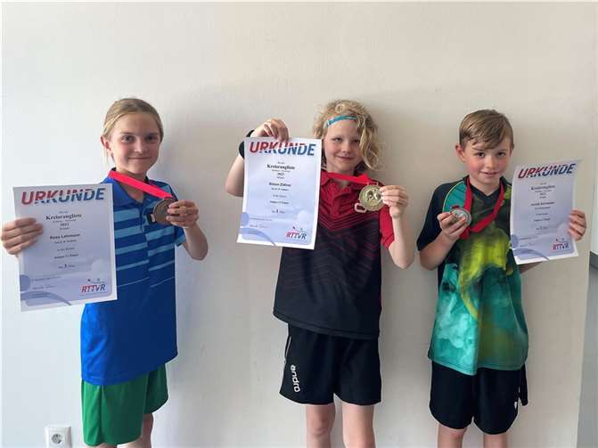 Jannik Schneider (re.) schafft den Sprung in die Bezirksrangliste.  Foto: Jörg Weißenfels