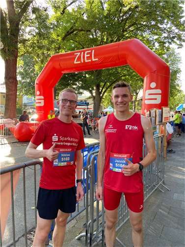 Jannik van Beek und Niklas Kalter stellten sich der Herausforderung der 5 km-Strecke. Quelle: DJK Ochtendung