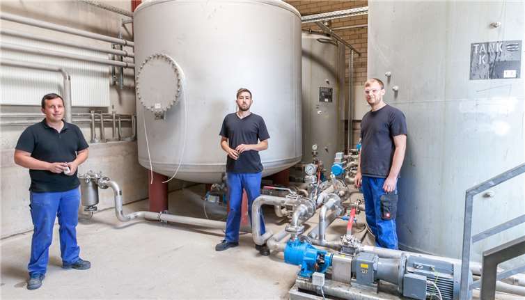 Jansens Lackproduktion steuern zukünftig die jungen Meister Florian Thelen, Marcel Peters und Matthias Kündgen (v.l.) Foto:Stephan Wirwalski